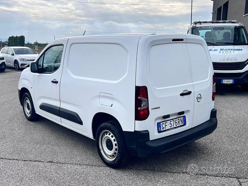 Gebraucht Opel Combo Edition 131 PS (96 kW) 2021 Weiß Van / Kleinbus