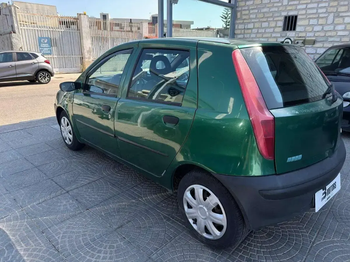 Usata Fiat Punto 60 CV (44 kW) 2002 Verde Utilitaria