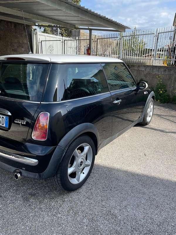 Usata Mini Cooper 116 CV (85 kW) 2002 Nero Utilitaria