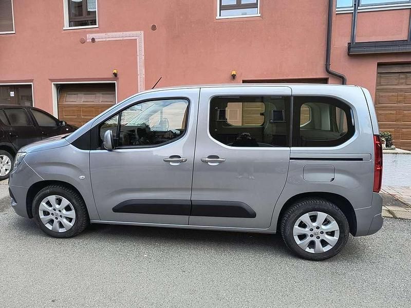 Usata Opel Combo Life 102 CV (75 kW) 2019 Argento Monovolume