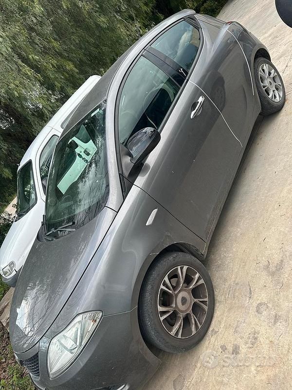 Usata Lancia Ypsilon 95 CV (69 kW) 2016 Grigio Utilitaria