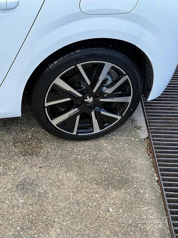 Usata Peugeot 208 101 CV (74 kW) 2020 Bianco Utilitaria