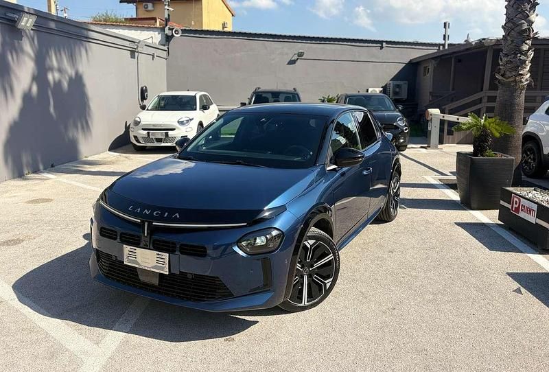 Usata Lancia Ypsilon 101 CV (74 kW) 2026 Blu/azzurro Utilitaria