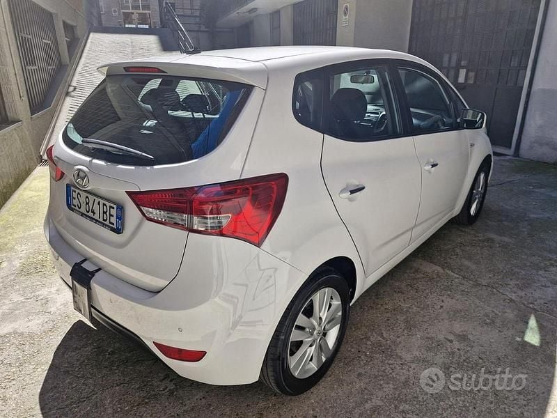 Usata Hyundai ix20 Comfort 90 CV (66 kW) 2013 Bianco Utilitaria