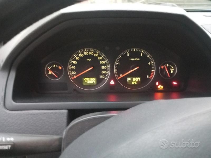 Usata Volvo XC90 163 CV (119 kW) 2003 Grigio SUV