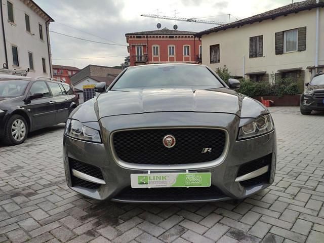 Usata Jaguar XF 241 CV (177 kW) 2017 Grigio Berlina