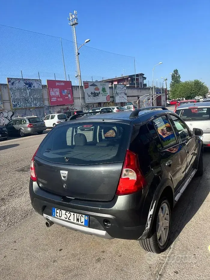 Usata Dacia Sandero Stepway 84 CV (61 kW) 2011 Grigio Berlina