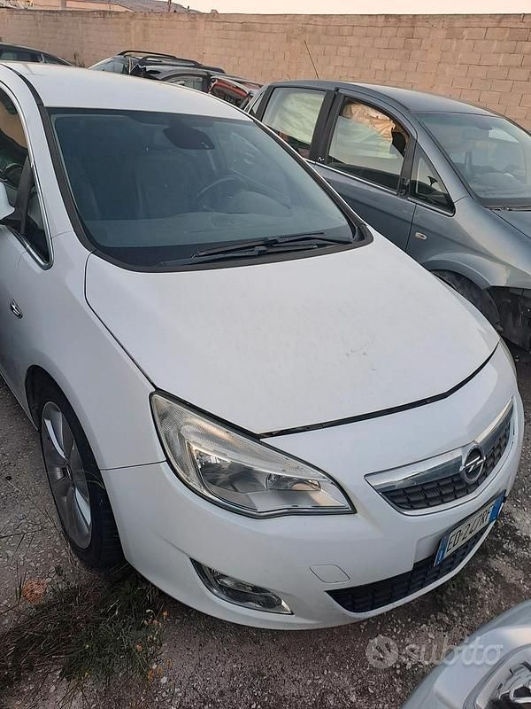 Usata Opel Astra 2010 Bianco Berlina