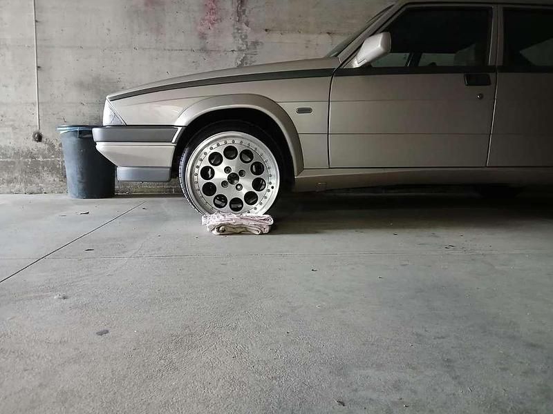 Usata Alfa Romeo 75 120 CV (88 kW) 1990 Argento Berlina