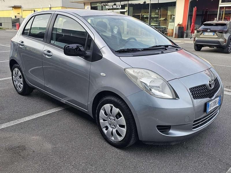 Usata Toyota Yaris Sol 69 CV (50 kW) 2006 Other Berlina