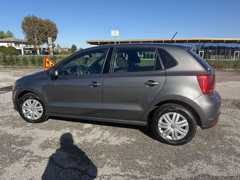 Usata VW Polo Trendline 75 CV (55 kW) 2016 Grigio Berlina