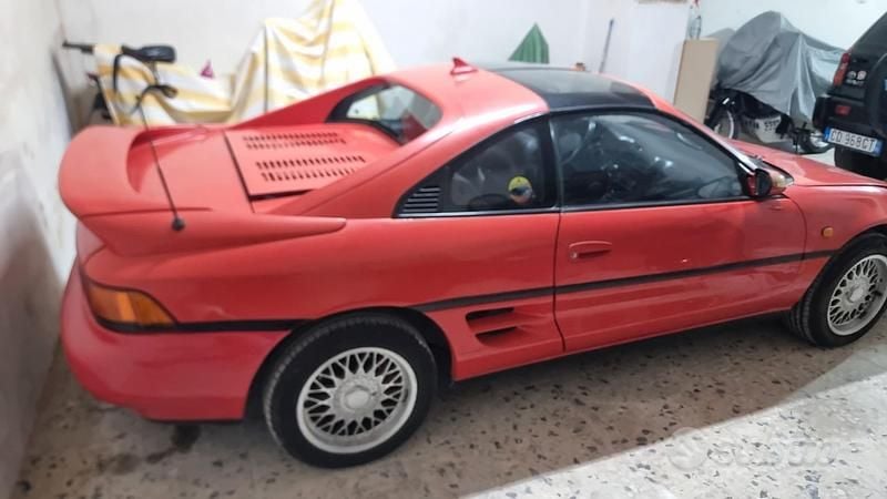 Begagnad Toyota MR2 156 HK (114 kW) 1990 Röd Cab