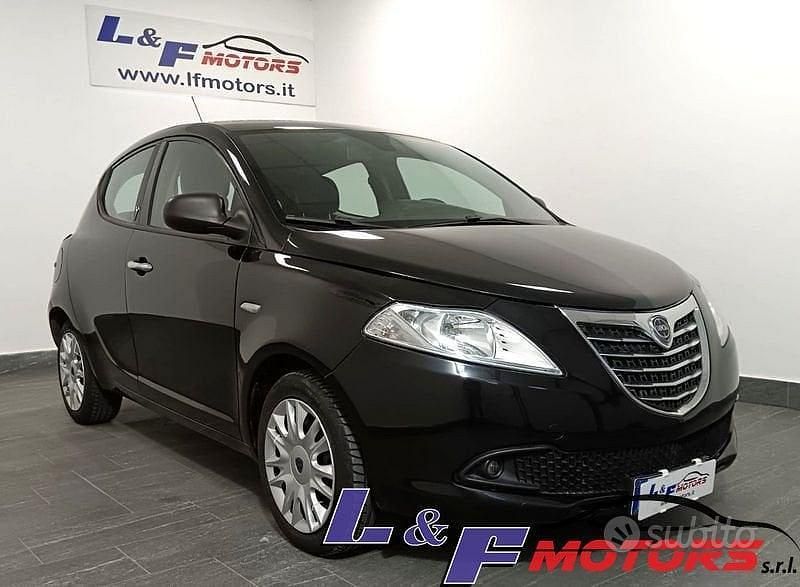Usata Lancia Ypsilon Gold 69 CV (50 kW) 2016 Nero Utilitaria