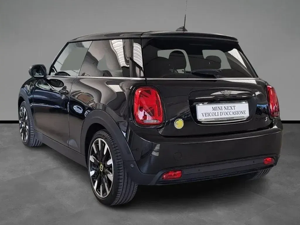 Usata Mini Cooper SE 75 kW (102 CV) 2023 Nero / metallizzato Utilitaria