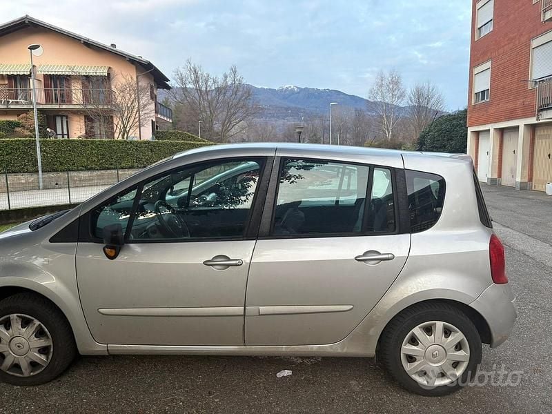 Usata Renault Modus 75 CV (55 kW) 2008 Grigio Monovolume