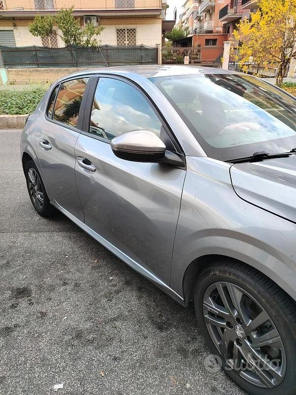 Usata Peugeot 208 102 CV (75 kW) 2021 Utilitaria