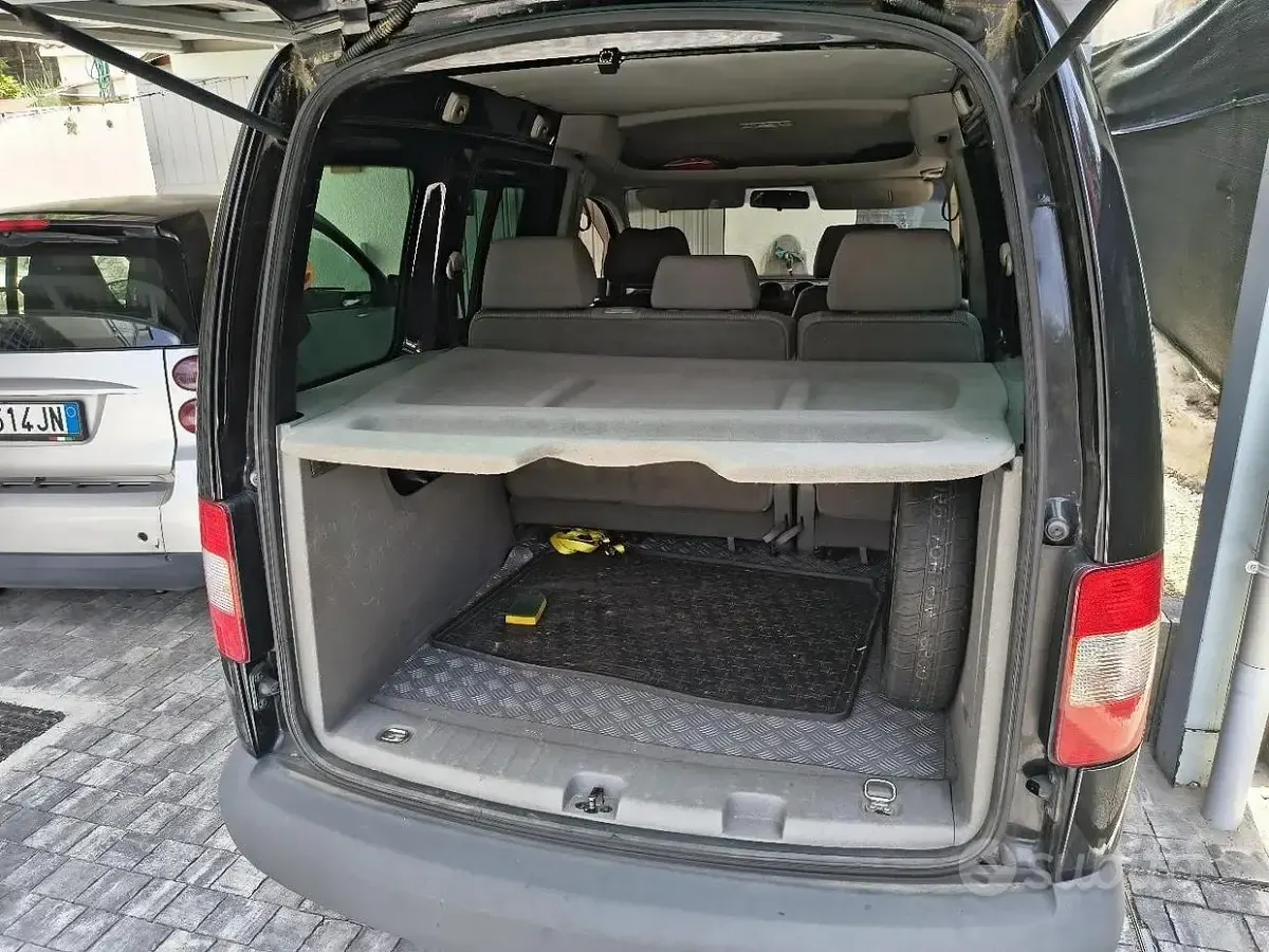Usata VW Caddy 75 CV (55 kW) 2005 Nero Monovolume