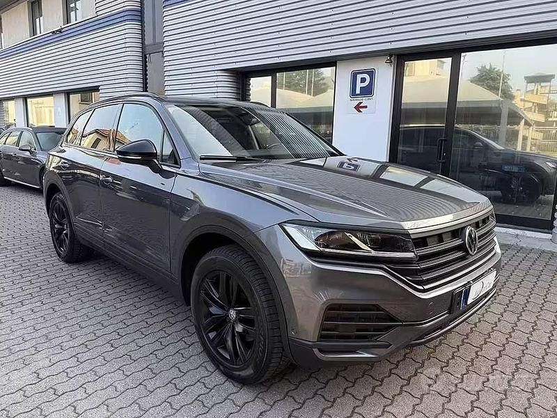 Usata VW Touareg Style 231 CV (169 kW) 2019 Grigio / metallizzato SUV