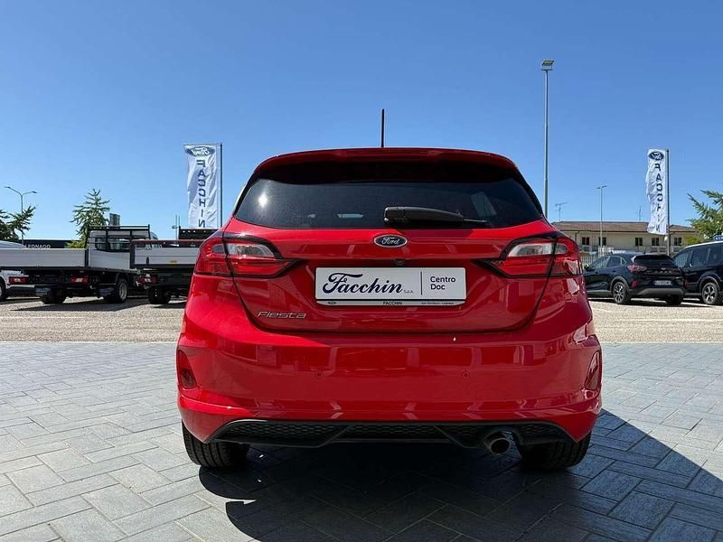 Usado Ford Fiesta ST-Line 125 HP (91 kW) 2022 Vermelho Citadino
