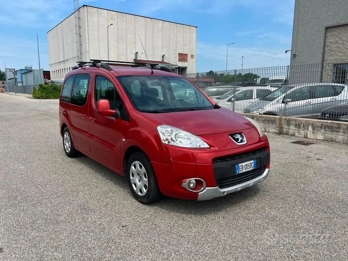 Usata Peugeot Partner Tepee Outdoor 120 CV (88 kW) 2010 Arancione Monovolume