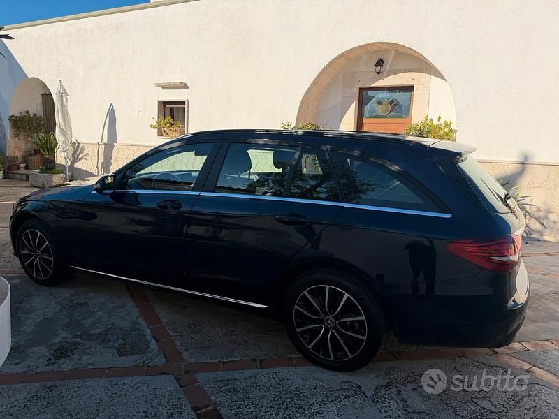 Usata Mercedes C180 122 CV (89 kW) 2020 Blu Station wagon