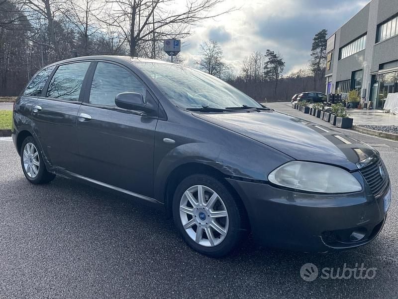 Begagnad Fiat Croma 150 HK (110 kW) 2006 Brun Kombi