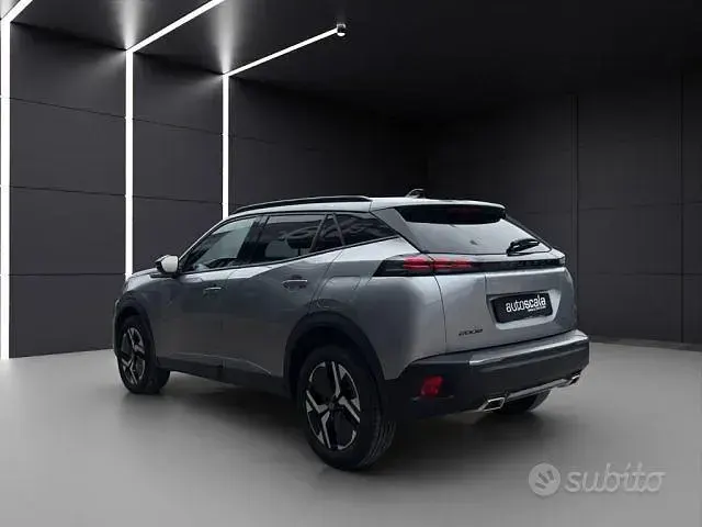 Usata Peugeot 2008 Allure 136 CV (100 kW) 2025 Grigio SUV