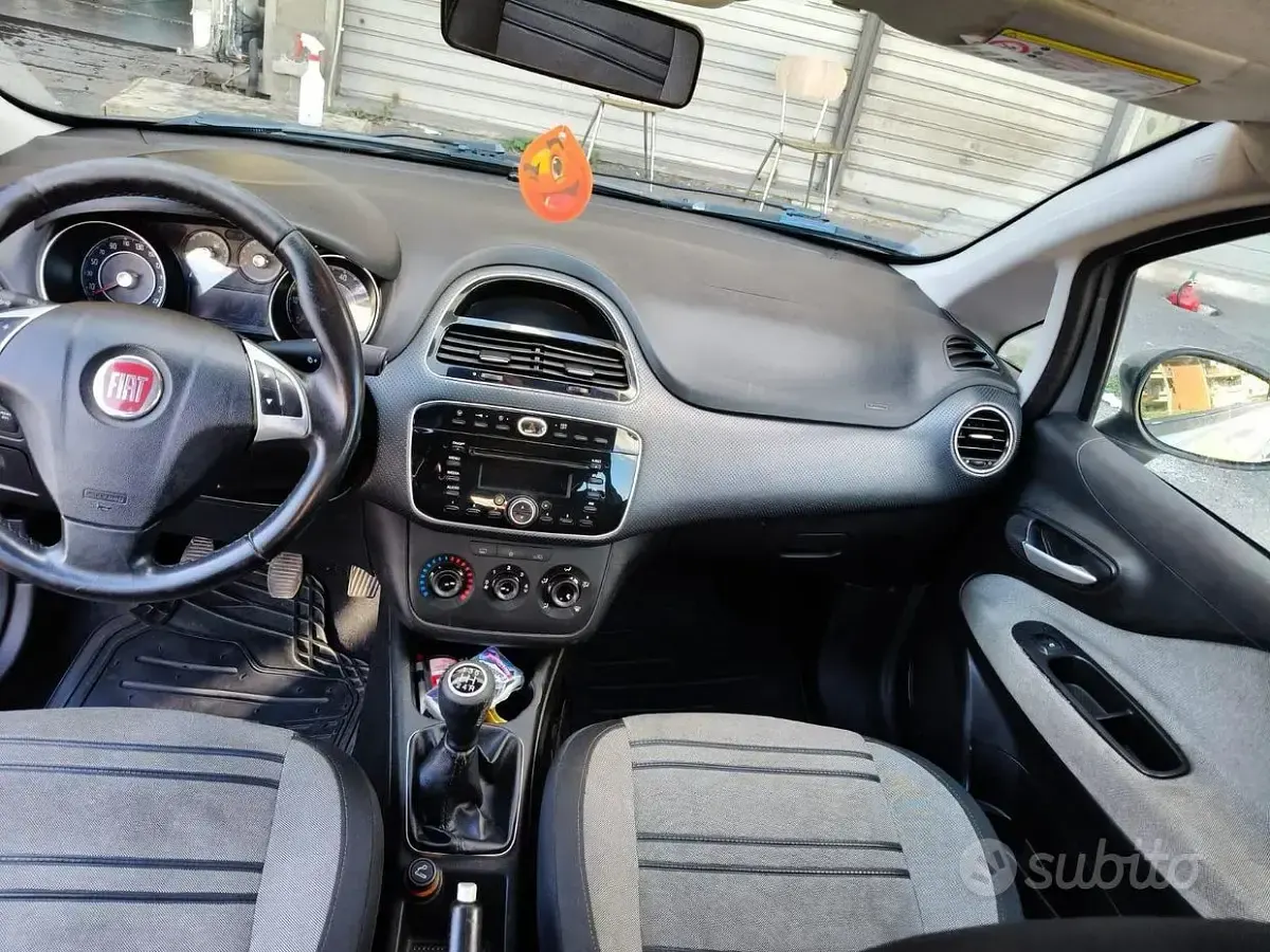Usata Fiat Punto 95 CV (69 kW) 2011 Grigio Utilitaria