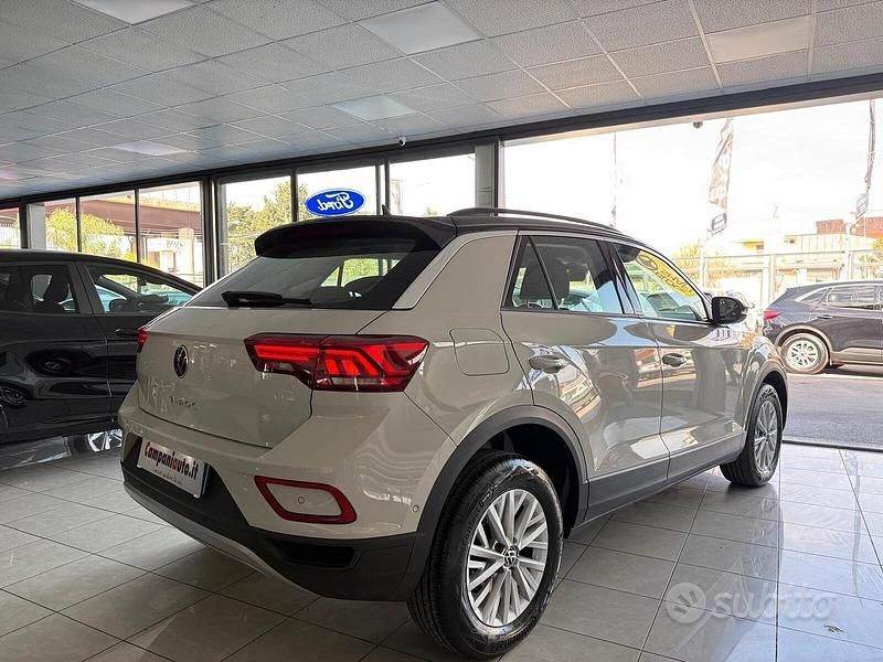 Usata VW T-Roc Life 110 CV (80 kW) 2023 Grigio SUV