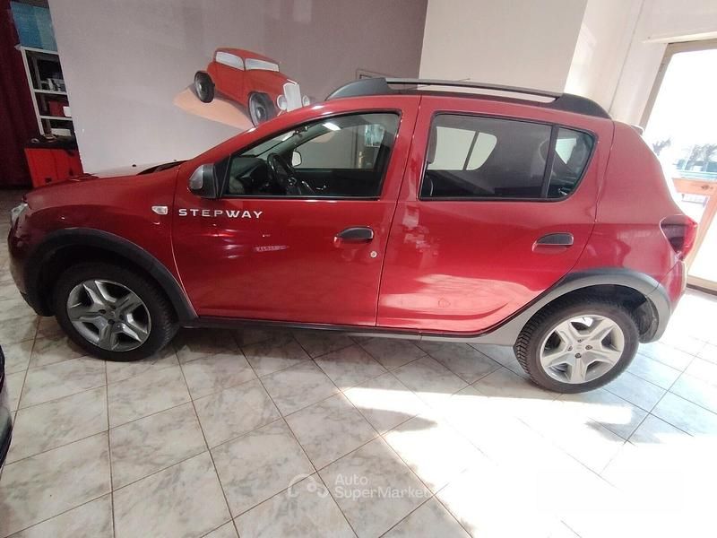 Usata Dacia Sandero Stepway 90 CV (66 kW) 2017 Rosso SUV