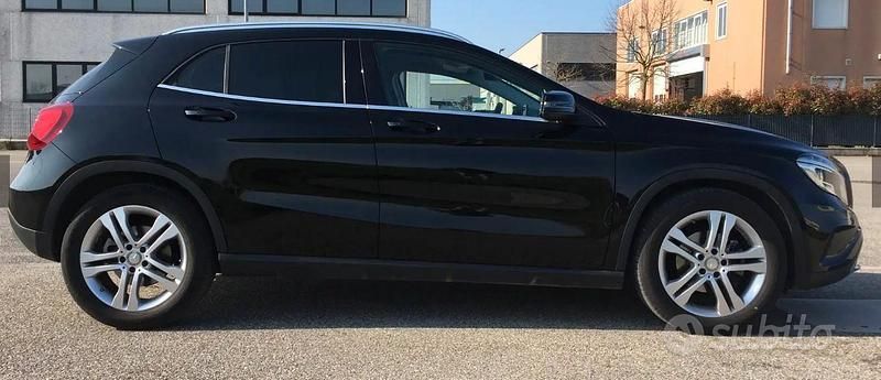 Usata Mercedes GLA180 109 CV (80 kW) 2016 Nero SUV