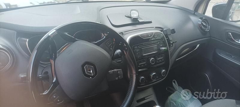 Usata Renault Captur 90 CV (66 kW) 2017 Grigio SUV