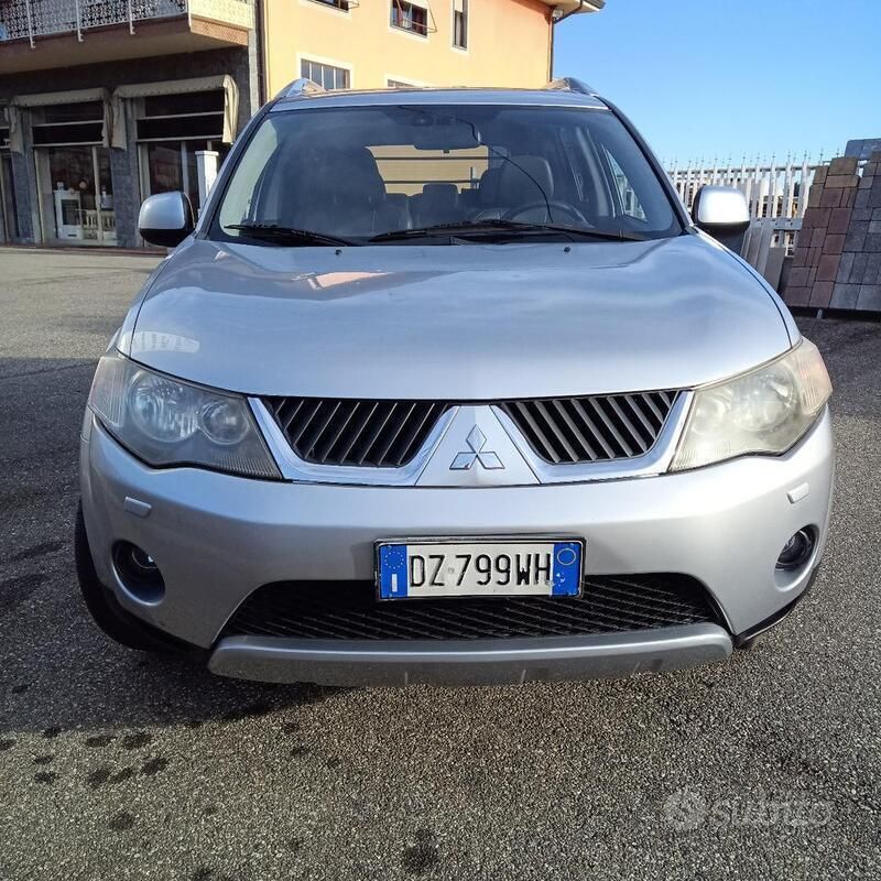 Usata Mitsubishi Outlander 156 CV (114 kW) 2010 Grigio SUV