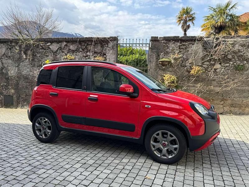 Usata Fiat Panda Cross Cross 71 CV (52 kW) 2022 Rosso Utilitaria