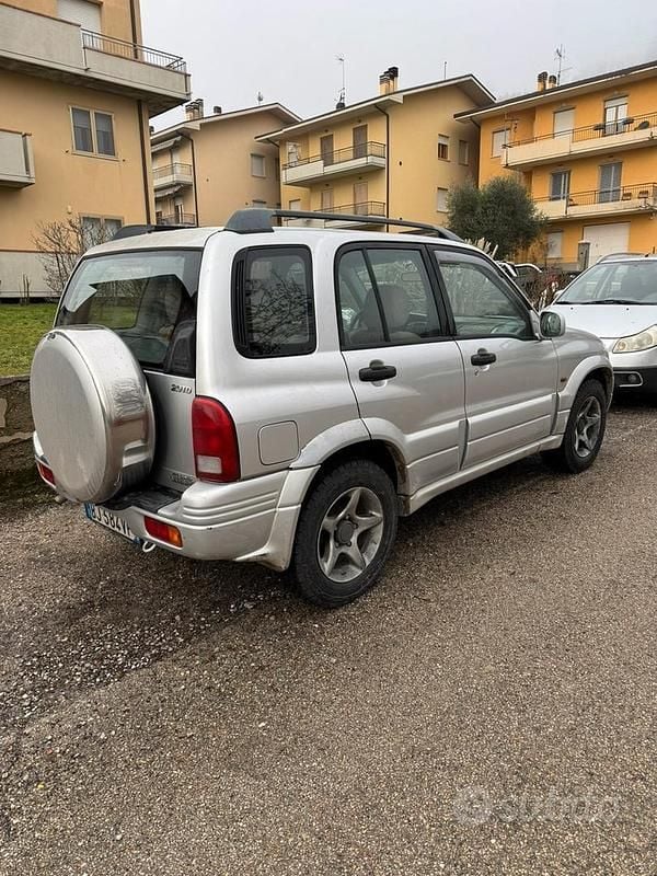 Usata Suzuki Vitara 87 CV (63 kW) 2000 Grigio SUV