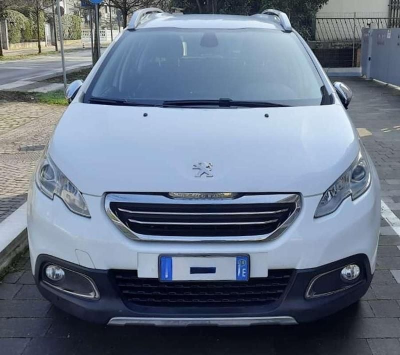 Usata Peugeot 2008 Allure 92 CV (67 kW) 2014 Bianco SUV