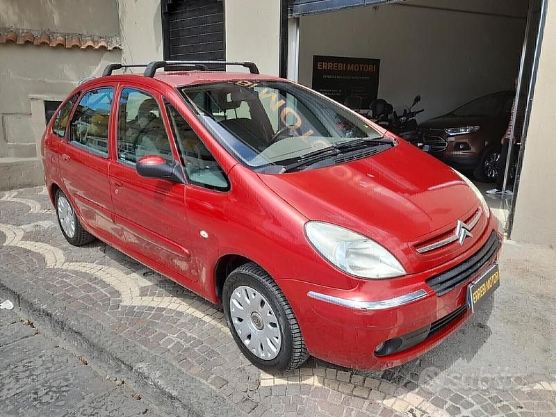Usata Citroën Xsara Picasso Exclusive 90 CV (66 kW) 2006 Rosso Monovolume