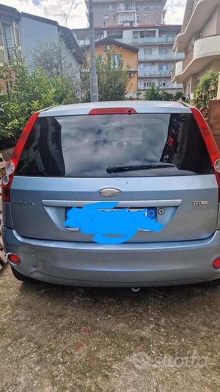 Usata Ford Fiesta 90 CV (66 kW) 2006 Berlina