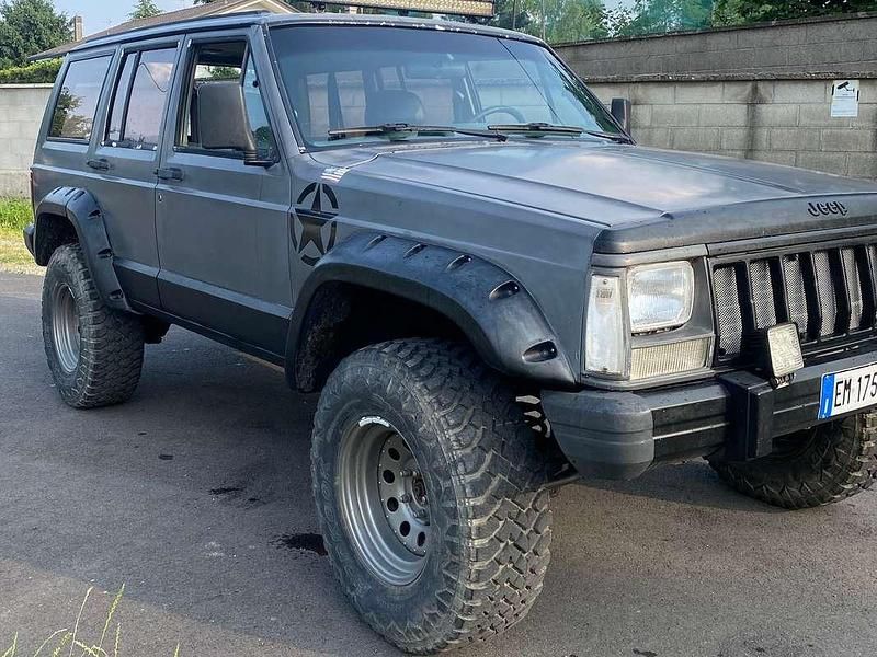 Grigio Usata 1990 Jeep Cherokee SUV | 11.900 € - Immagine 1/4