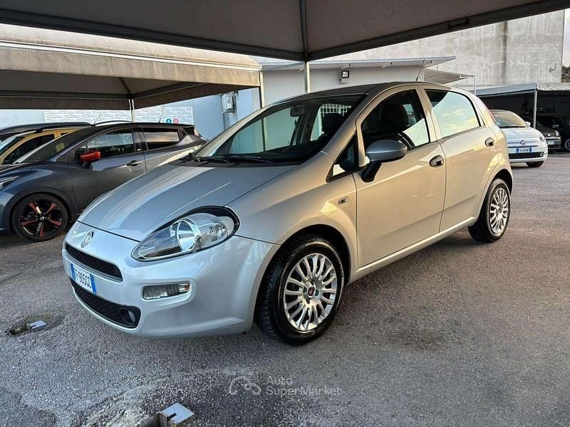 Usata Fiat Punto Young 77 CV (56 kW) 2016 Argento Utilitaria