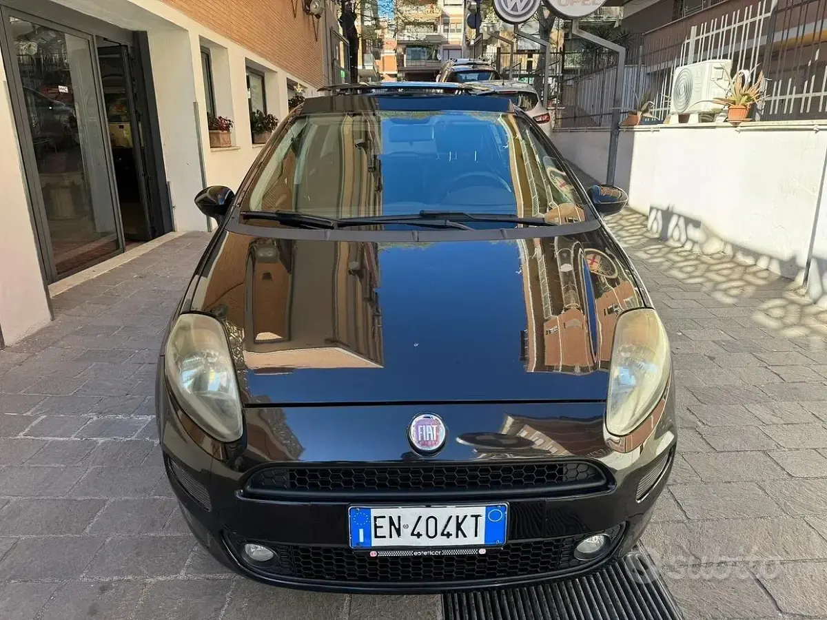 Gebraucht Fiat Punto Lounge 84 PS (61 kW) 2013 Schwarz Kleinwagen