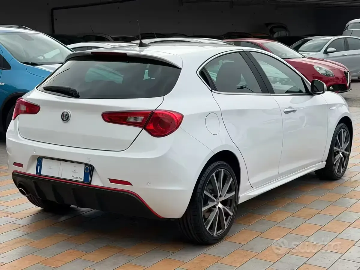 Usata Alfa Romeo Giulietta Super 120 CV (88 kW) 2019 Bianco Utilitaria