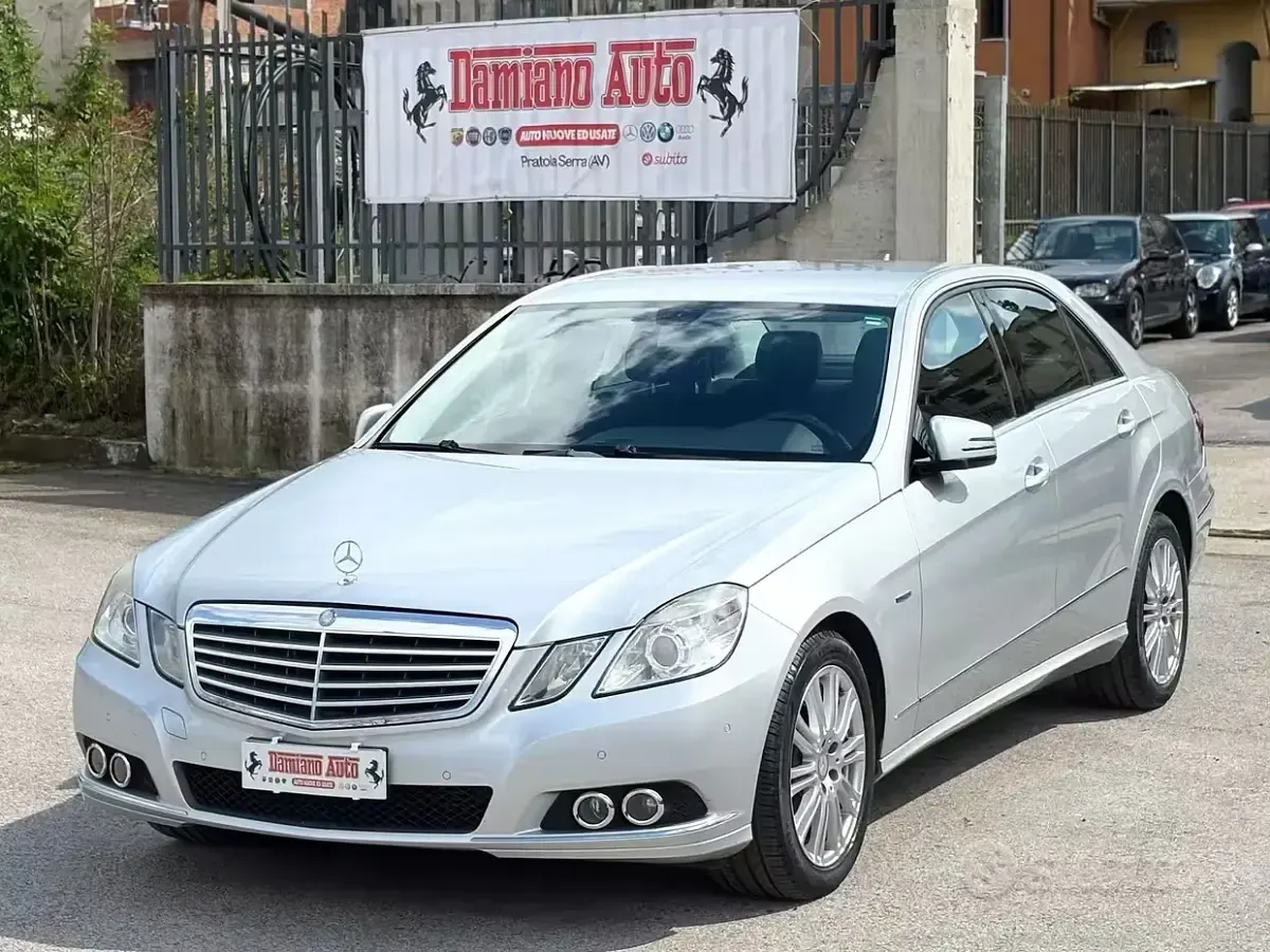 Usata Mercedes E250 Elegance 204 CV (150 kW) 2010 Grigio Berlina