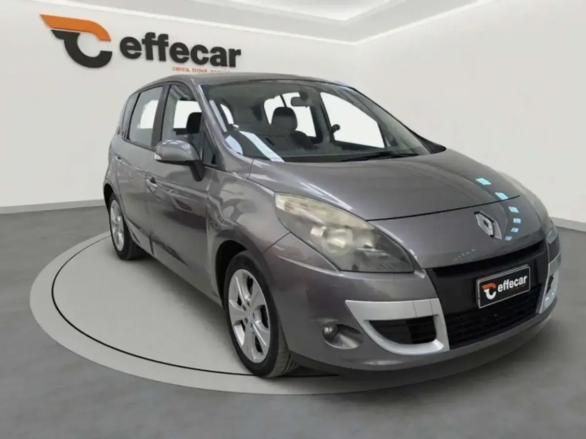 Usata Renault Scénic III Luxe 110 CV (80 kW) 2011 Grigio Monovolume