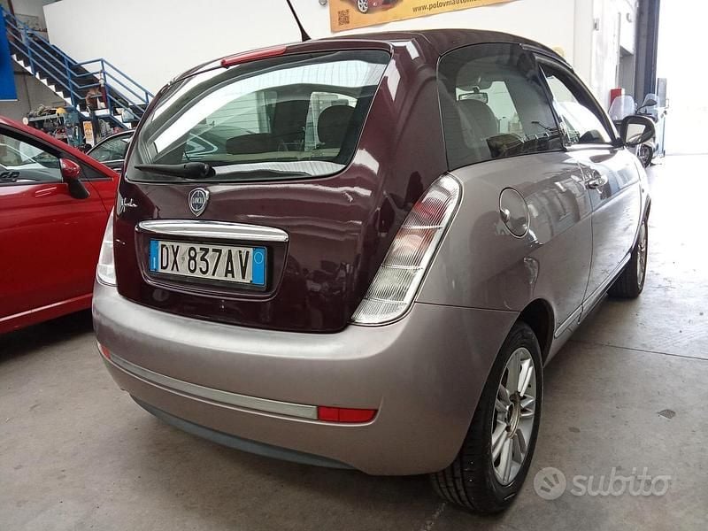 Usata Lancia Ypsilon Platinum 78 CV (57 kW) 2009 Lilla Utilitaria