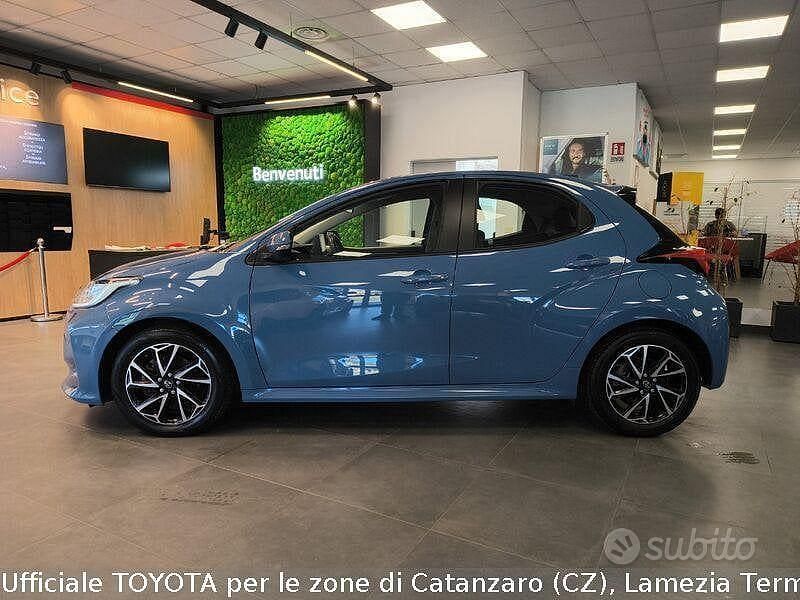 Usata Toyota Yaris Hybrid Trend 115 CV (84 kW) 2022 Blu Berlina