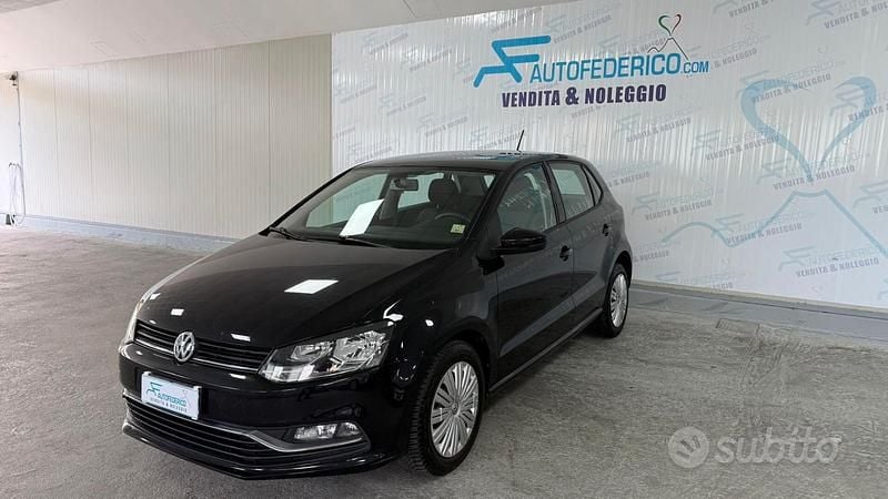 Nero Usata 2016 VW Polo Comfortline Tre volumi | 8490 € (Buon prezzo) - Immagine 1/4