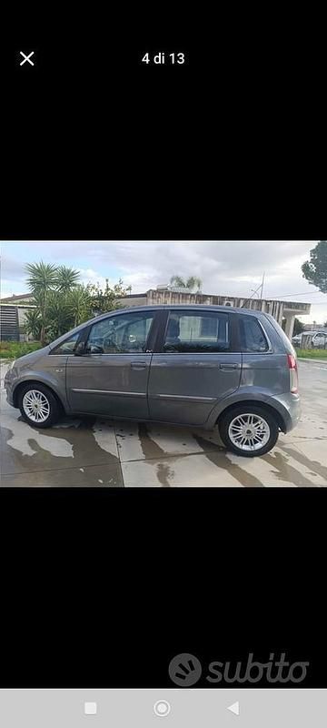 Usata Lancia Musa 90 CV (66 kW) 2012 Grigio Monovolume