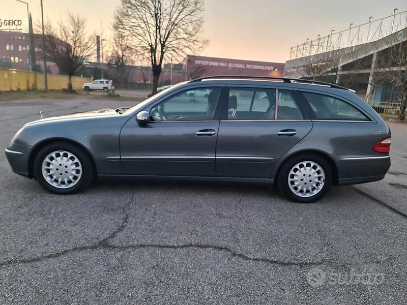 Usata Mercedes E280 Avantgarde 177 CV (130 kW) 2005 Grigio Station wagon
