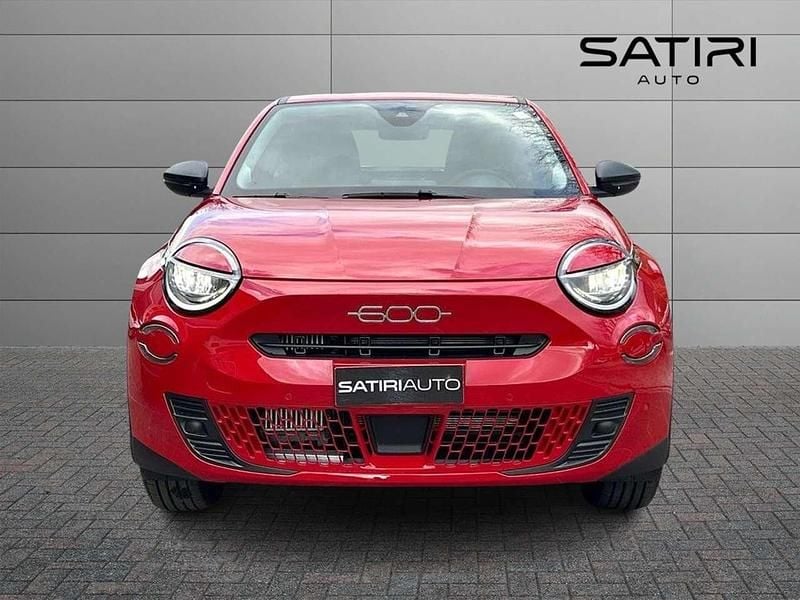 Nuova Fiat 600 110 CV (80 kW) 2026 Rosso passione pastello SUV